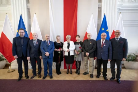 Uczestnicy uroczystości wręczenia odznaczeń państwowych