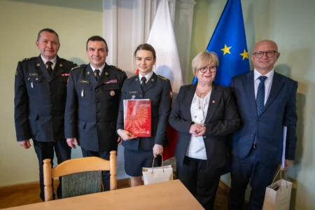 Uczestnicy spotkania wojewody ze strażakami - sportowcami