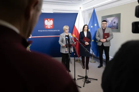 Konferencja prasowa nt. pieniędzy dla Podkarpacia z Funduszu Rozwoju Przewozów Autobusowych 2025