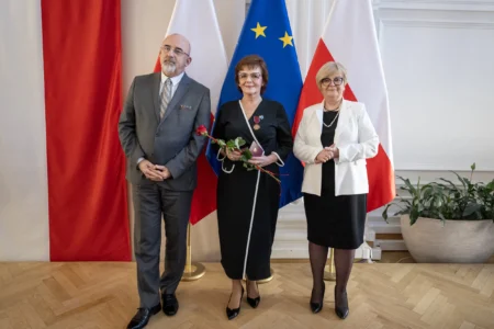 Uczestnicy uroczystości wręczenia odznaczeń państwowych