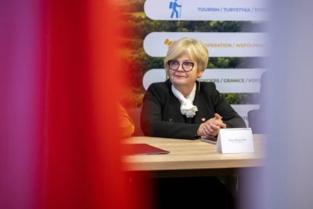 Uczestnicy podpisania umowy w Komendzie Wojewódzkiej PSP w Rzeszowie