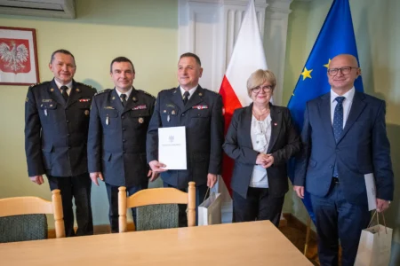 Uczestnicy spotkania wojewody ze strażakami - sportowcami