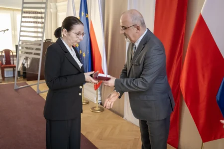 Uczestnicy uroczystości wręczenia odznaczeń państwowych