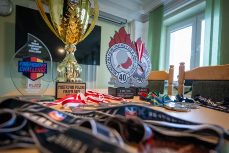 Uczestnicy spotkania wojewody ze strażakami - sportowcami