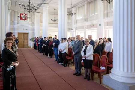 Uczestnicy uroczystości wręczenia odznaczeń państwowych