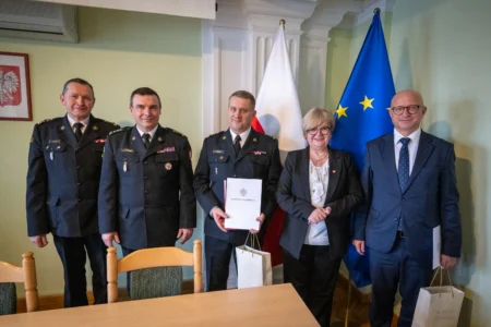 Uczestnicy spotkania wojewody ze strażakami - sportowcami