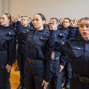 Uczestnicy uroczystego ślubowania policjantów