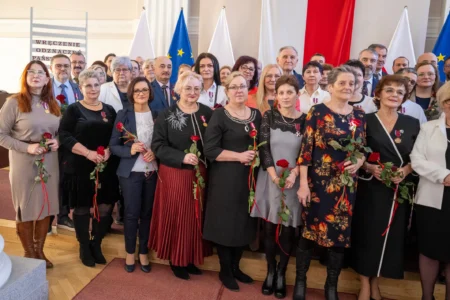Uczestnicy uroczystości wręczenia odznaczeń państwowych