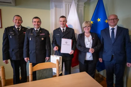 Uczestnicy spotkania wojewody ze strażakami - sportowcami