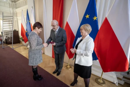 Uczestnicy uroczystości wręczenia odznaczeń państwowych