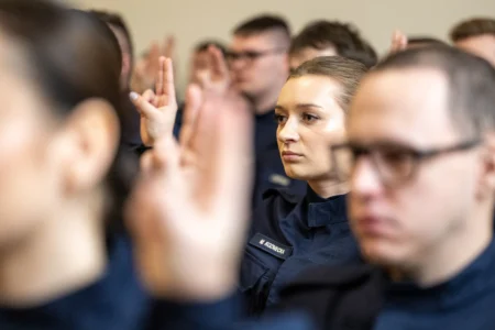 Uczestnicy uroczystego ślubowania policjantów