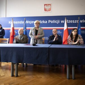 W auli Komendy Wojewódzkiej Policji w Rzeszowie odbyła się wyjątkowa uroczystość, podczas której zwycięzcy tegorocznej edycji konkursu „Odblaskowa Szkoła”, odebrali nagrody.