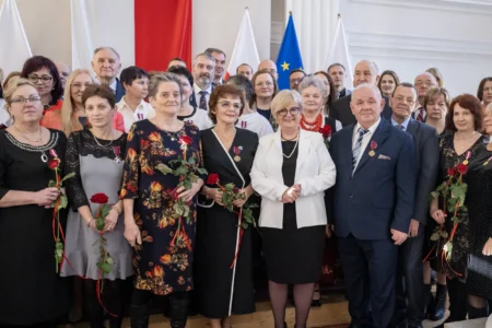 Uczestnicy uroczystości wręczenia odznaczeń państwowych