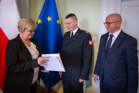 Uczestnicy spotkania wojewody ze strażakami - sportowcami