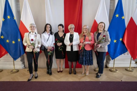 Uczestnicy uroczystości wręczenia odznaczeń państwowych