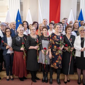 Uczestnicy uroczystości wręczenia odznaczeń państwowych