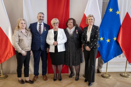 Uczestnicy uroczystości wręczenia odznaczeń państwowych