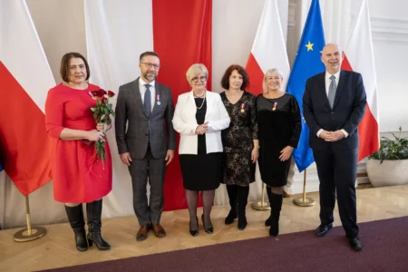 Uczestnicy uroczystości wręczenia odznaczeń państwowych