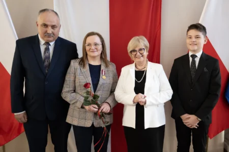 Uczestnicy uroczystości wręczenia odznaczeń państwowych