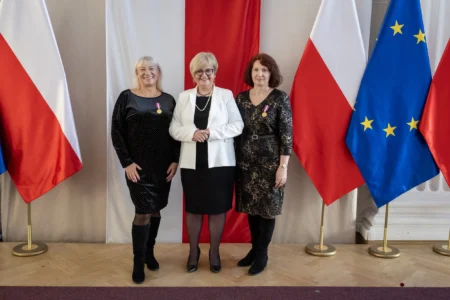 Uczestnicy uroczystości wręczenia odznaczeń państwowych
