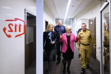 Europejski Dzień Numeru Alarmowego 112. Wydarzenie zorganizowane w CPR w Rzeszowie z udziałem wojewody podkarpackiego Teresy Kubas-Hul, przedstawicieli podkarpackiej Policji, PSP, Wojewódzkiej Stacji Pogotowia Ratunkowego i Kuratorium Oświaty w Rzeszowie.