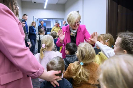 Europejski Dzień Numeru Alarmowego 112. Wydarzenie zorganizowane w CPR w Rzeszowie z udziałem wojewody podkarpackiego Teresy Kubas-Hul, przedstawicieli podkarpackiej Policji, PSP, Wojewódzkiej Stacji Pogotowia Ratunkowego i Kuratorium Oświaty w Rzeszowie.