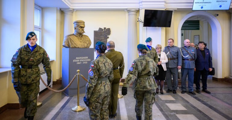 Uczestnicy uroczystości w Urzędzie Wojewódzkim