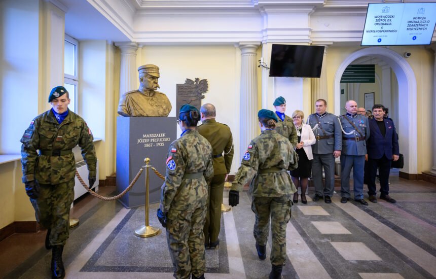 Uczestnicy uroczystości w Urzędzie Wojewódzkim