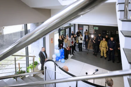 Europejski Dzień Numeru Alarmowego 112. Wydarzenie zorganizowane w CPR w Rzeszowie z udziałem wojewody podkarpackiego Teresy Kubas-Hul, przedstawicieli podkarpackiej Policji, PSP, Wojewódzkiej Stacji Pogotowia Ratunkowego i Kuratorium Oświaty w Rzeszowie.