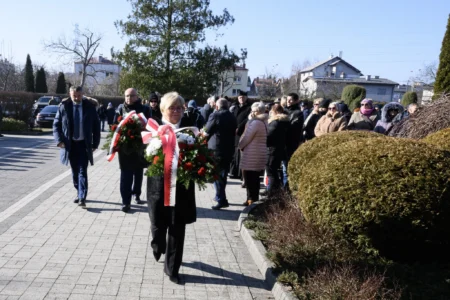 Uczestnicy uroczystości nieupamiętniających rocznicę deportacji Polaków na Sybir