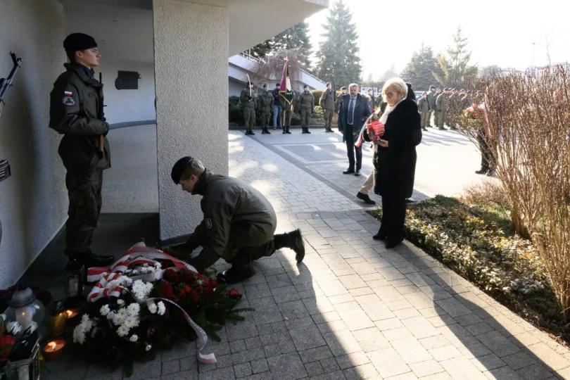 Uczestnicy uroczystości nieupamiętniających rocznicę deportacji Polaków na Sybir