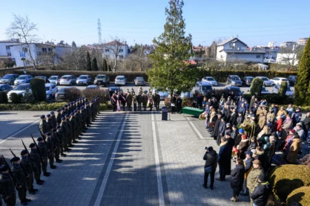Uczestnicy uroczystości nieupamiętniających rocznicę deportacji Polaków na Sybir
