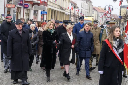 Uczestnicy obchodów 83.rocznicy powstania AK