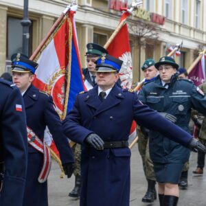 Uczestnicy obchodów 83.rocznicy powstania AK