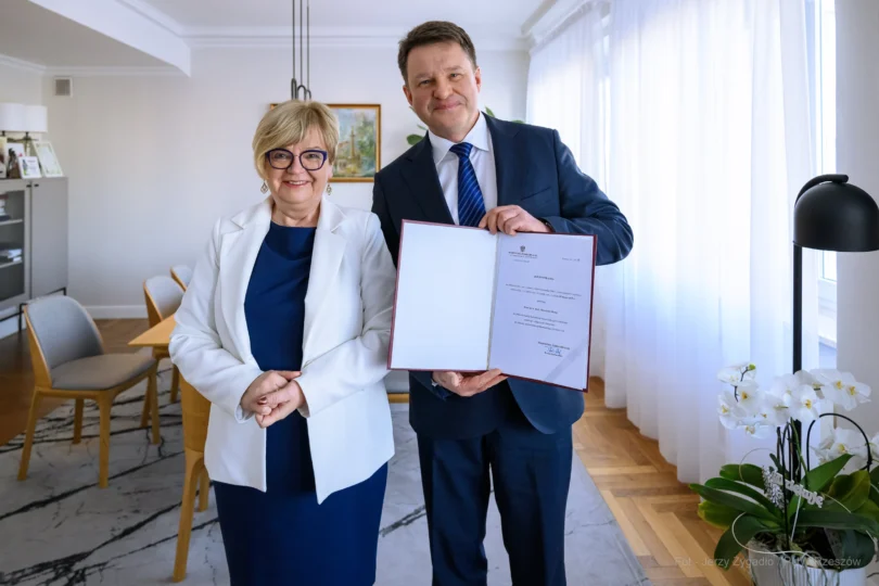 Wojewoda podkarpacki Teresa Kubas-Hul i konsultant wojewódzki w dziedzinie radiologii i diagnostyki obrazowej