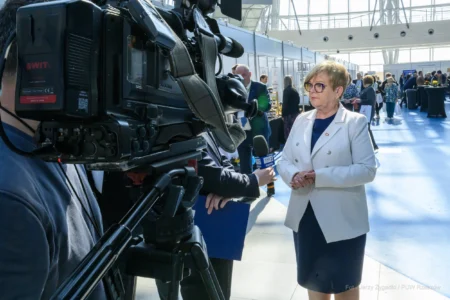 Teresa Kubas-Hul, Wojewoda Podkarpacki udziela wywiadu TVP Rzeszów.