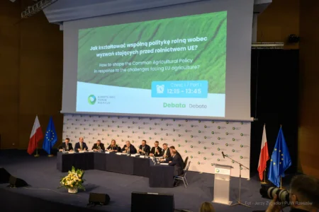 Uczestnicy głównej debaty pierwszego dnia Forum: "Debata Główna I: Jak kształtować wspólną politykę rolną wobec wyzwań stojących przed rolnictwem UE?"