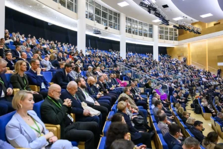 Widok sali oraz uczestników jednego z paneli podczas Europejskiego Forum Rolniczego w Jasionce.