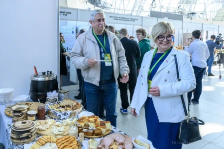 Teresa Kubas-Hul, Wojewoda Podkarpacki na jednym ze stoisk degustacyjnych.