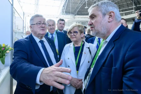 Teresa Kubas-Hul, Wojewoda Podkarpacki z Czesławem Siekierskim, Ministrem Rolnictwa i Rozwoju Wsi oraz innymi uczestnikami Forum.