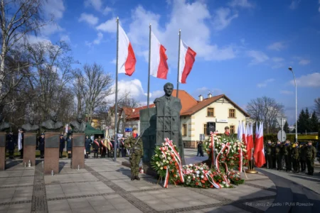 Uczestnicy obchodów Narodowego Dnia Pamięci Żołnierzy Wyklętych