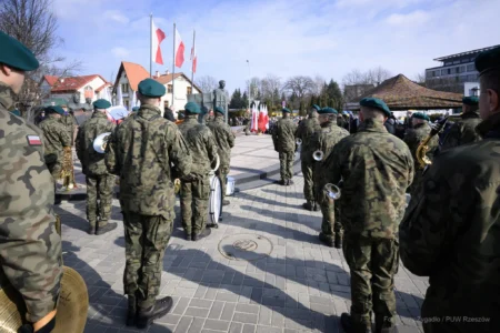Uczestnicy obchodów Narodowego Dnia Pamięci Żołnierzy Wyklętych