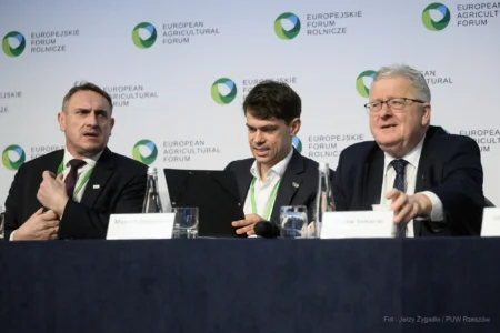 Czesław Siekierski Minister Rolnictwa i Rozwoju Wsi oraz Michał Kołodziejczak Sekretarz stanu w Ministerstwie Rolnictwa i Rozwoju Wsi podczas jednego z paneli Forum.