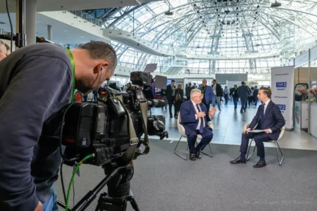 Czesław Siekierski Minister Rolnictwa i Rozwoju Wsi podczas wywiadu dla TVP Rzeszów.