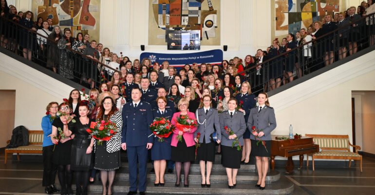 Uczestnicy koncertu z okazji 100 lat Policji Kobiecej