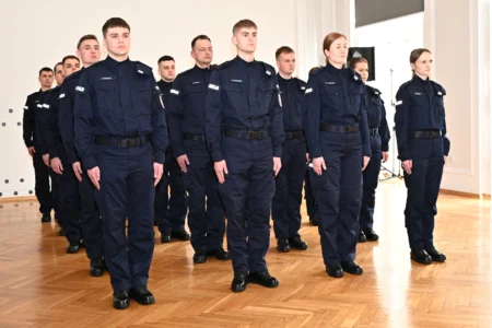 Uczestnicy uroczystego ślubowania policjantów