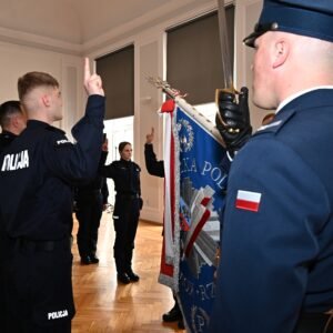 Uczestnicy uroczystego ślubowania policjantów