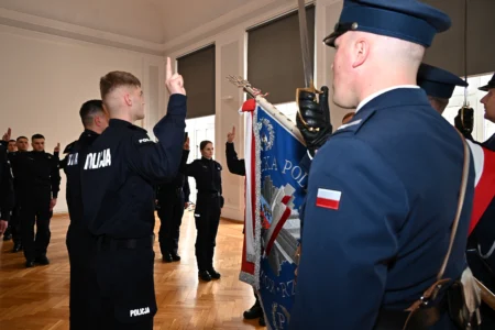 Uczestnicy uroczystego ślubowania policjantów
