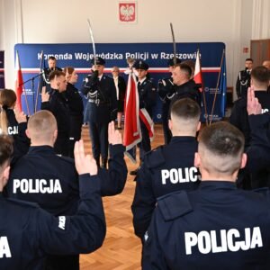 Uczestnicy uroczystego ślubowania policjantów