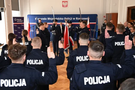 Uczestnicy uroczystego ślubowania policjantów